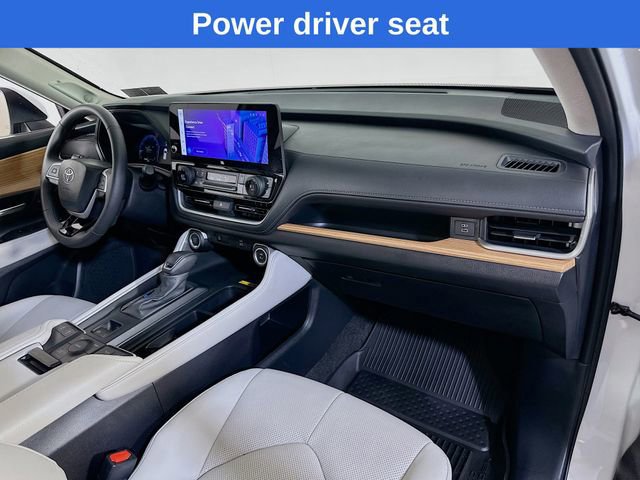 Used 2025 Toyota Grand Highlander AWD image 14