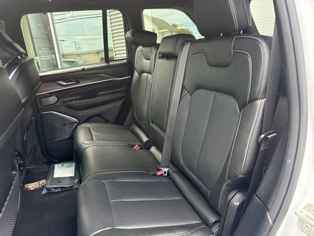 Used 2023 Jeep Grand Cherokee Overland w/ Adv Protech Group III AWD/4WD image 41