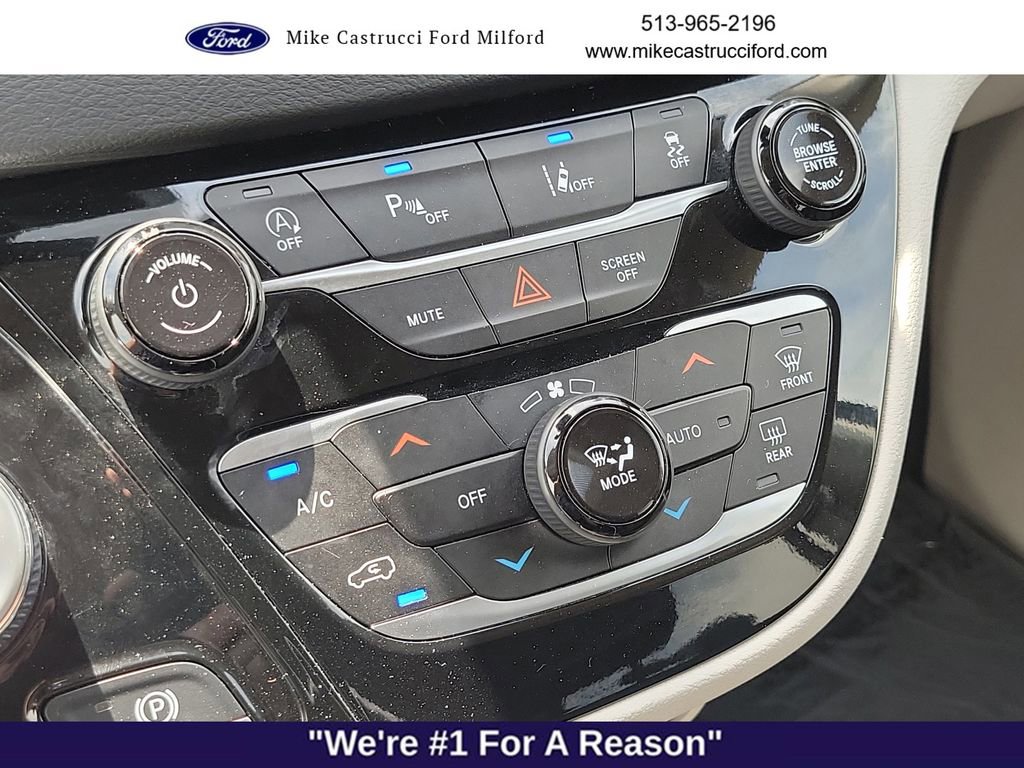 Used 2023 Chrysler Pacifica Touring-L FWD image 17