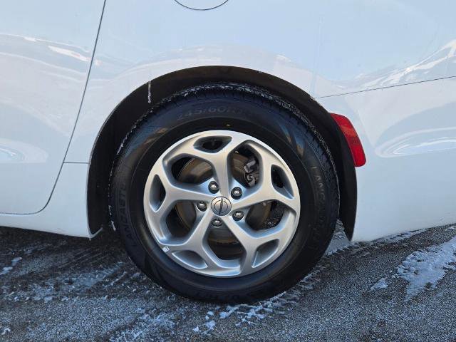 Used 2024 Chrysler Pacifica Limited image 16