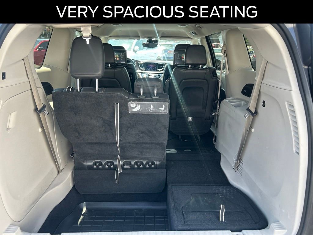 Used 2017 Chrysler Pacifica Touring-L Plus w/ Advanced Safetytec Group FWD image 26