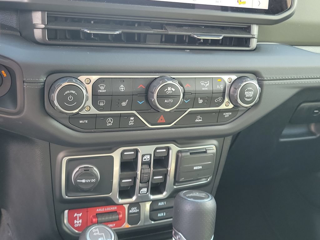 Used 2025 Jeep Gladiator Mojave w/ Convenience Group AWD/4WD image 28