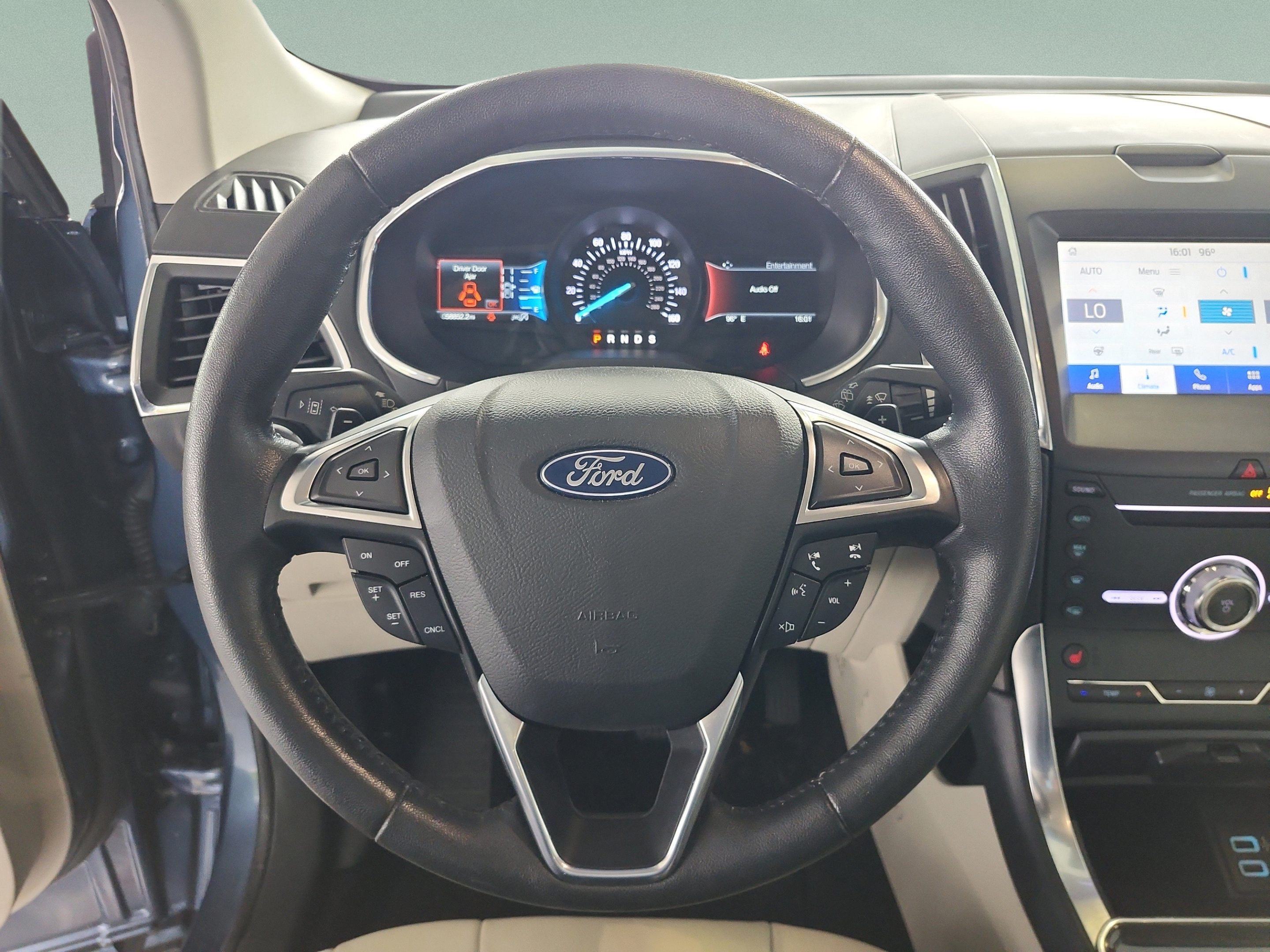 Certified 2019 Ford Edge Titanium w/ Cold Weather Package AWD/4WD image 9