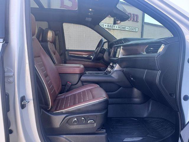 Used 2023 GMC Yukon Denali Ultimate AWD/4WD image 15