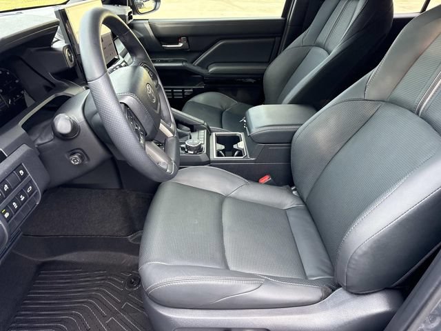 Used 2025 Toyota 4Runner Limited AWD/4WD image 28