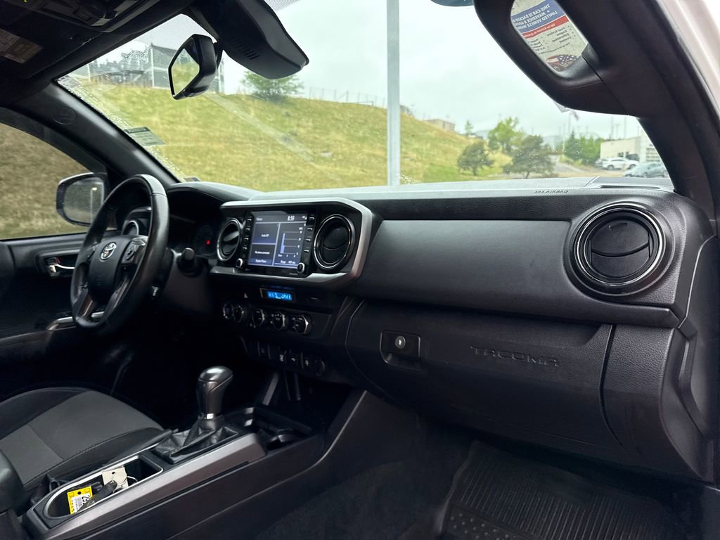 Used 2022 Toyota Tacoma TRD Off-Road AWD/4WD image 29