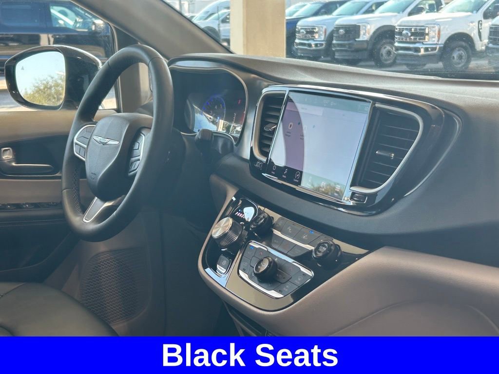 Used 2024 Chrysler Pacifica Touring-L image 25
