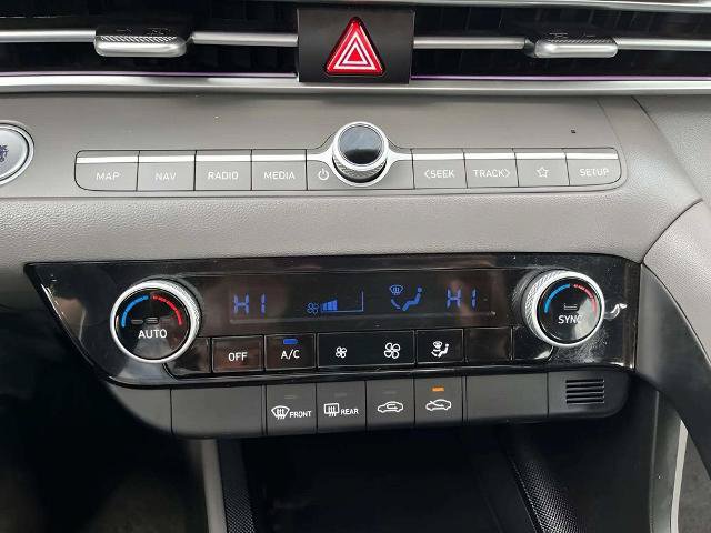 Used 2024 Hyundai Elantra SEL FWD image 25