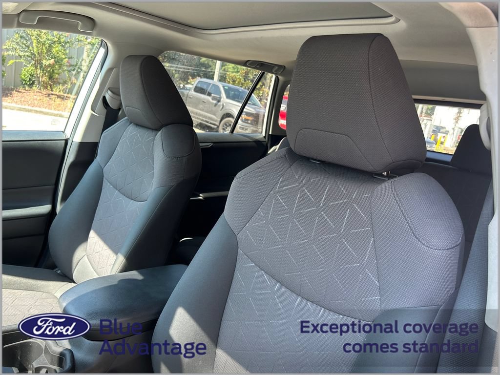 Used 2019 Toyota RAV4 XLE FWD image 11