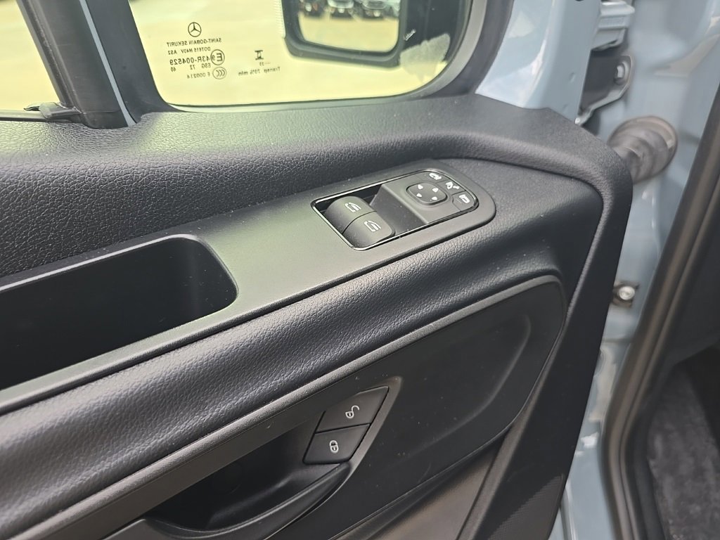 Used 2023 Mercedes-Benz Sprinter 1500 image 21