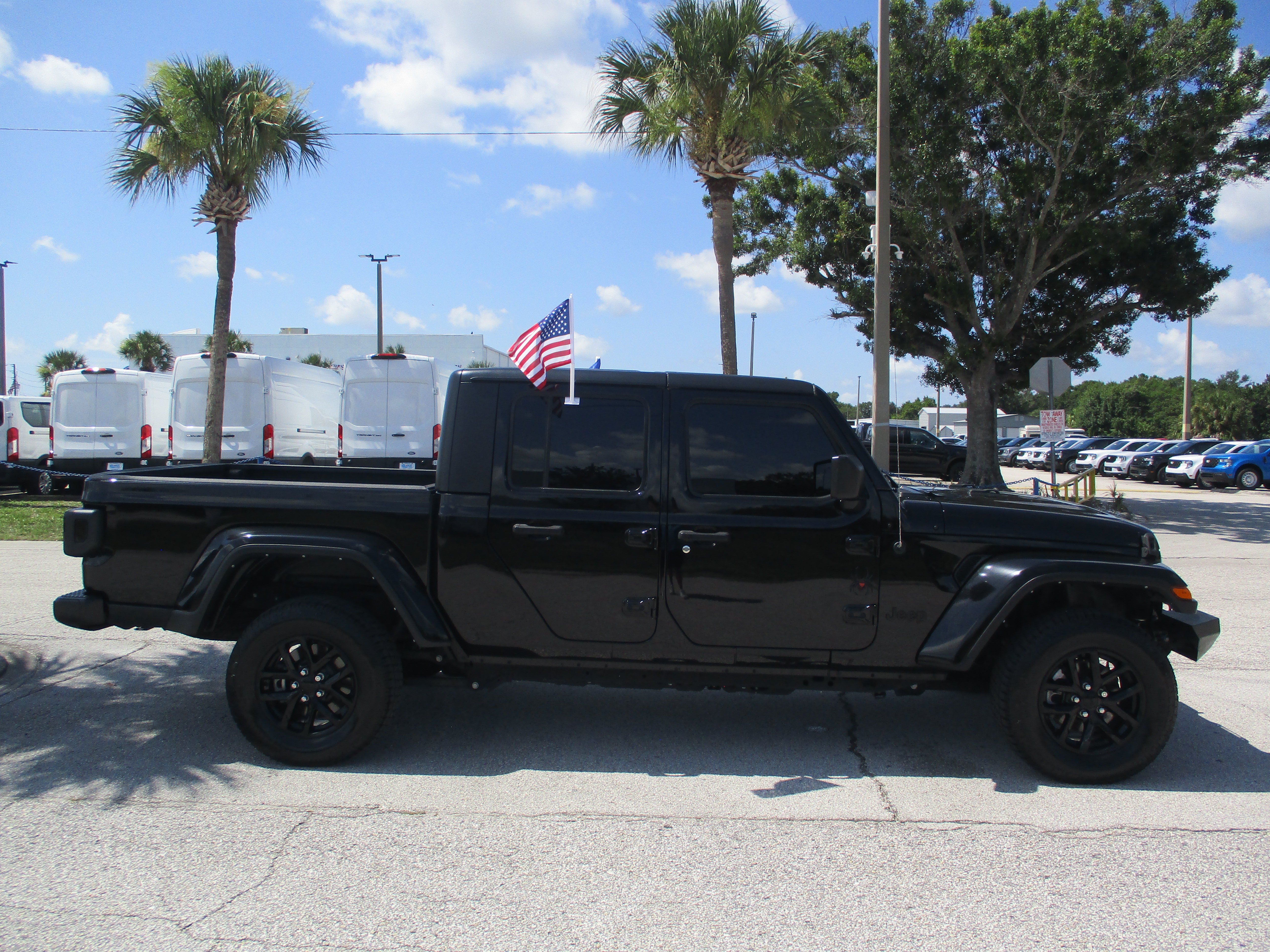 Used 2022 Jeep Gladiator Sport AWD/4WD image 8
