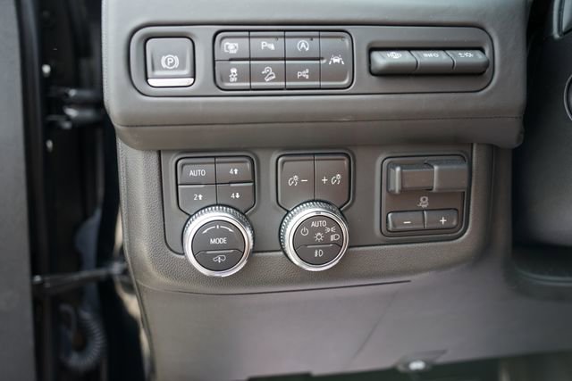 Used 2023 GMC Yukon Denali Ultimate AWD/4WD image 16