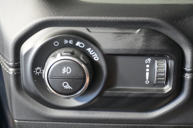 Used 2025 Jeep Gladiator Mojave w/ Safety Group AWD/4WD image 24