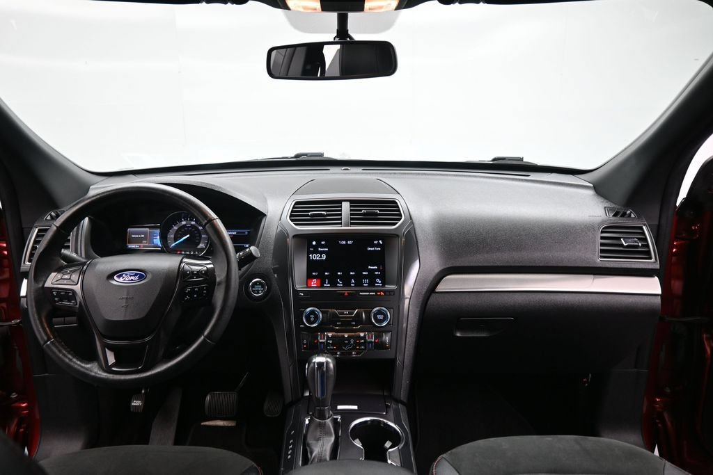 Certified 2019 Ford Explorer XLT w/ Equipment Group 202A FWD image 20