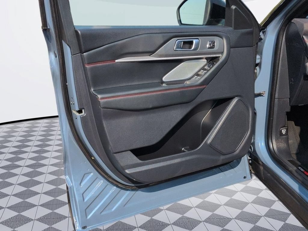 Certified 2025 Ford Explorer ST AWD/4WD image 9