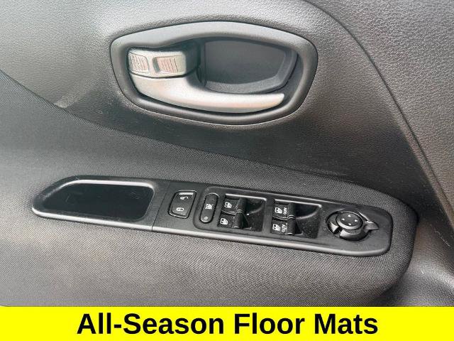 Used 2021 Jeep Renegade Latitude w/ Convenience Group AWD/4WD image 15
