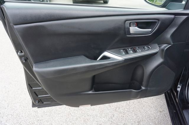 Used 2017 Toyota Camry SE FWD image 20
