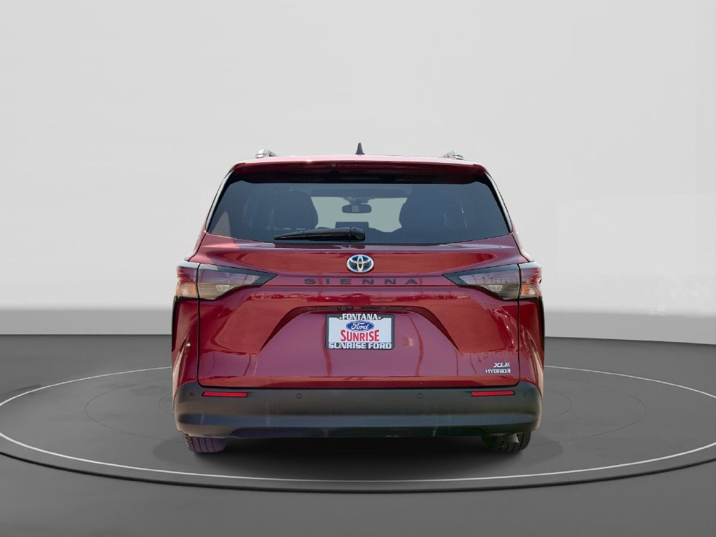 Used 2023 Toyota Sienna XLE FWD image 6