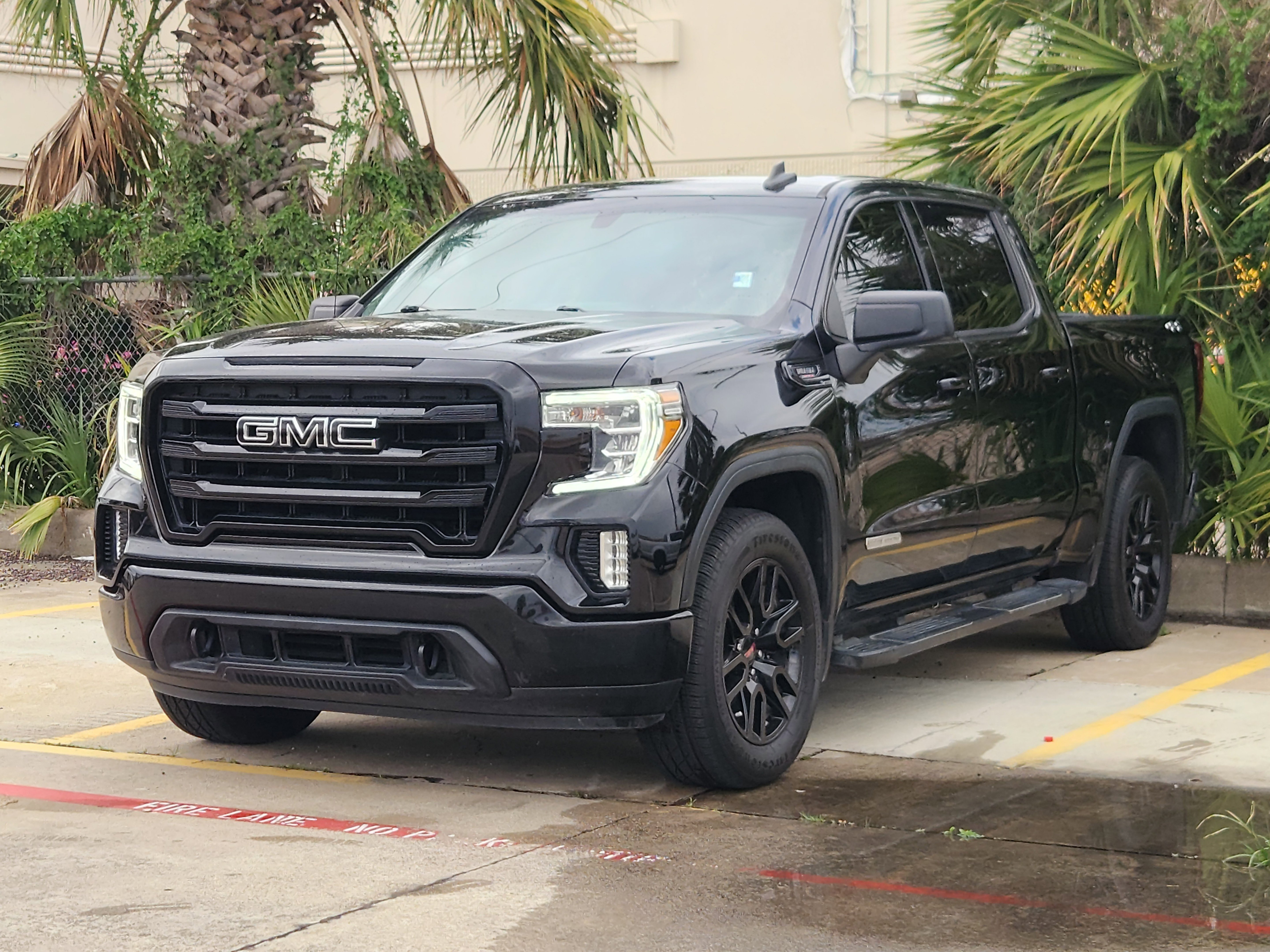 Used 2022 GMC Sierra 1500 Elevation w/ LPO, Elevation Black Package image 2