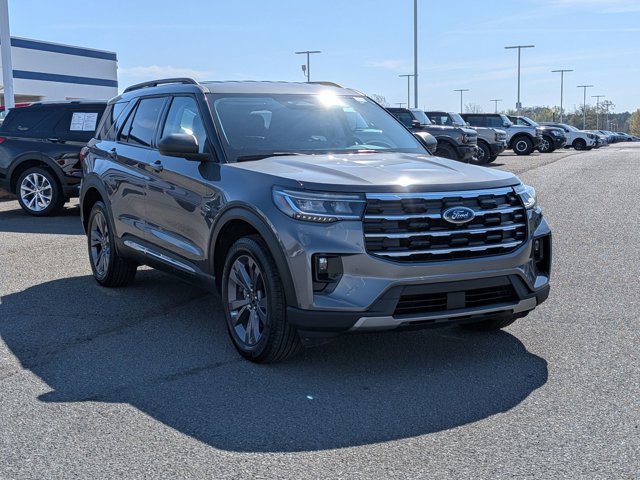 Certified 2025 Ford Explorer Active w/ Active Comfort Package AWD/4WD image 2