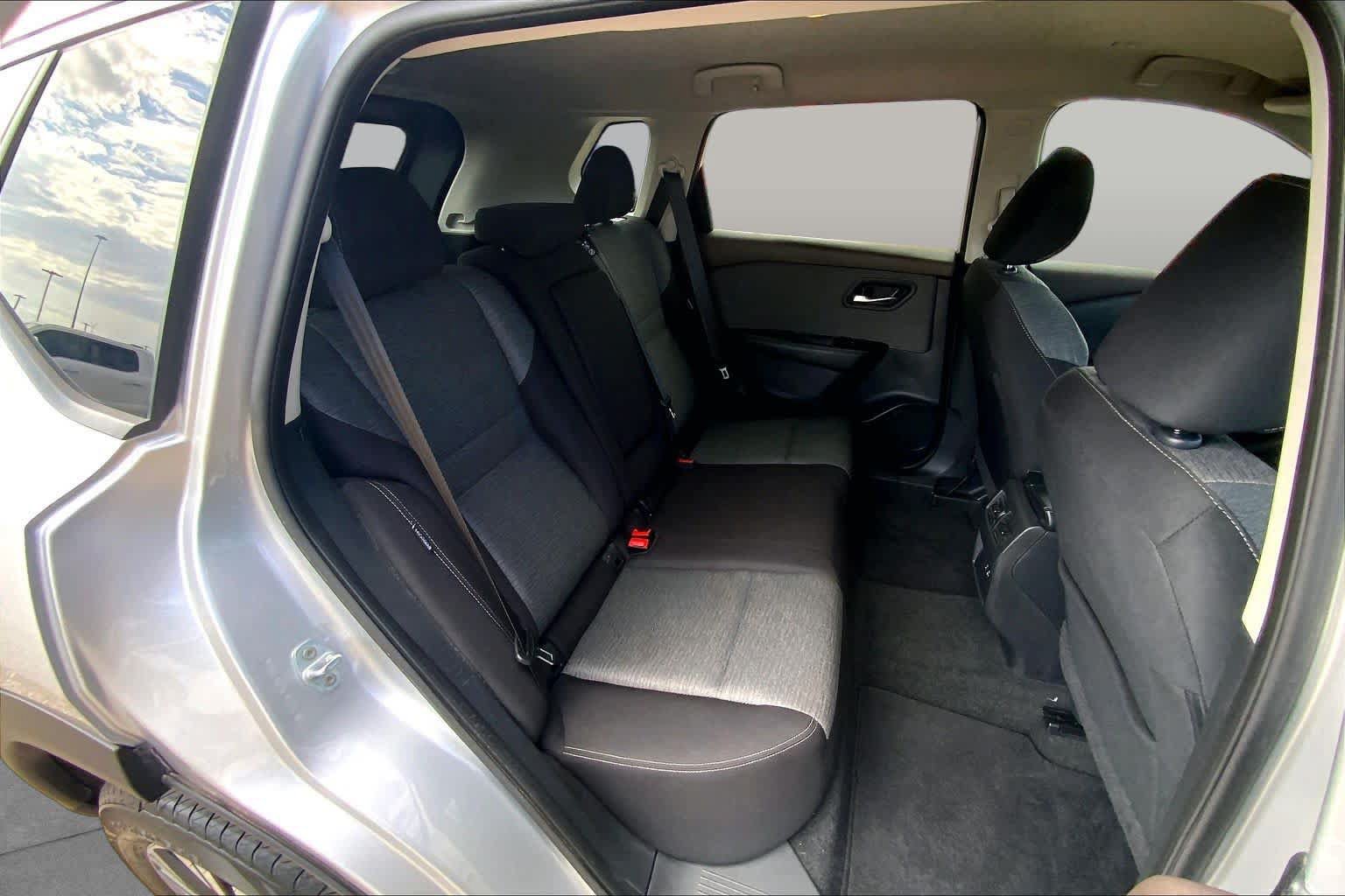 Used 2023 Nissan Rogue SV AWD/4WD image 20