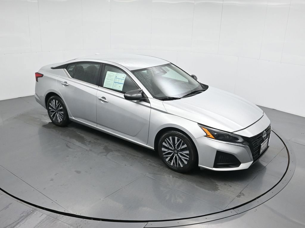 Used 2023 Nissan Altima 2.5 SV image 4