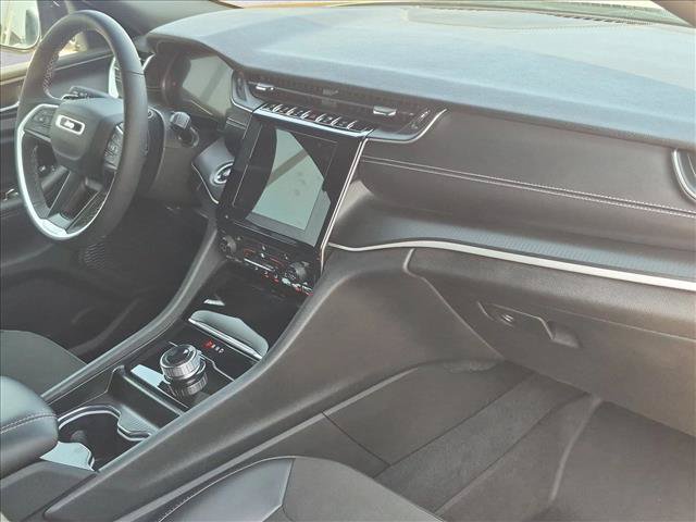 Used 2025 Jeep Grand Cherokee 4WD image 22