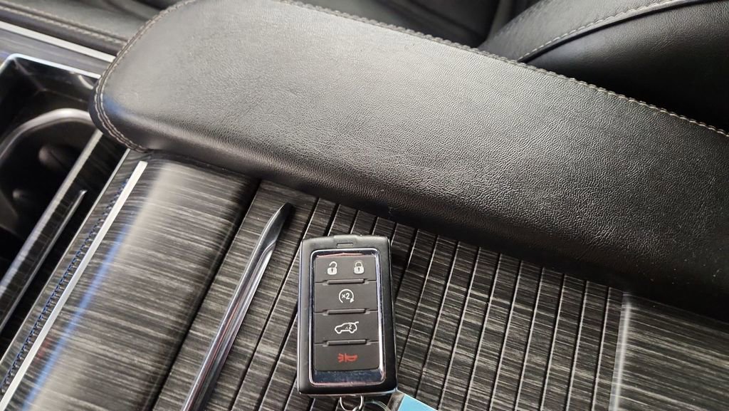 Used 2024 Jeep Wagoneer L Series II w/ Flexible Seating Group AWD/4WD image 20