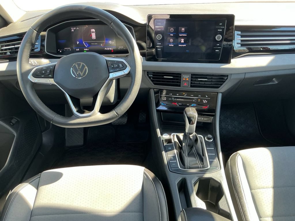 Used 2025 Volkswagen Jetta SE w/ Sunroof Package FWD image 17
