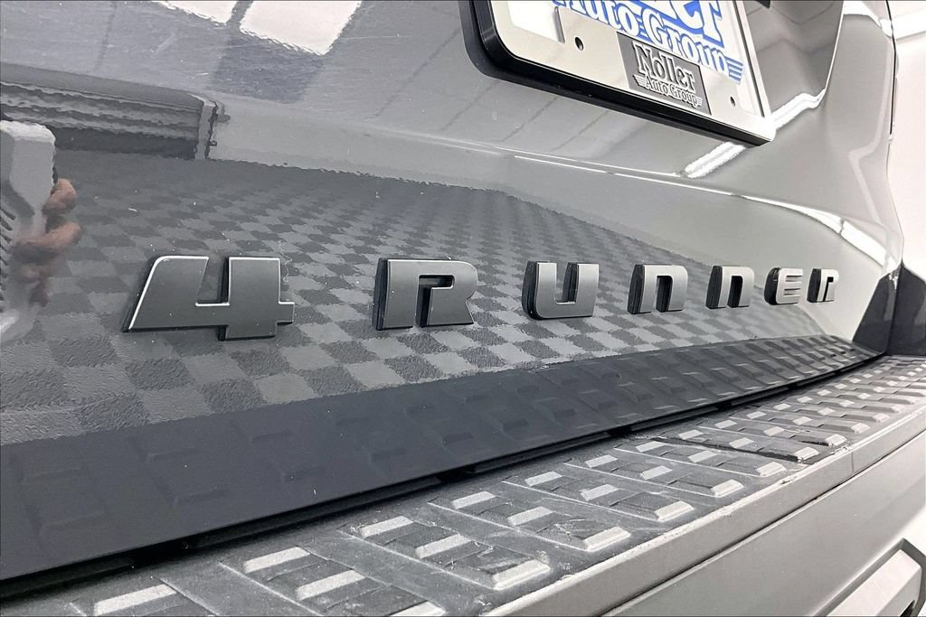 Used 2025 Toyota 4Runner SR5 AWD/4WD image 8