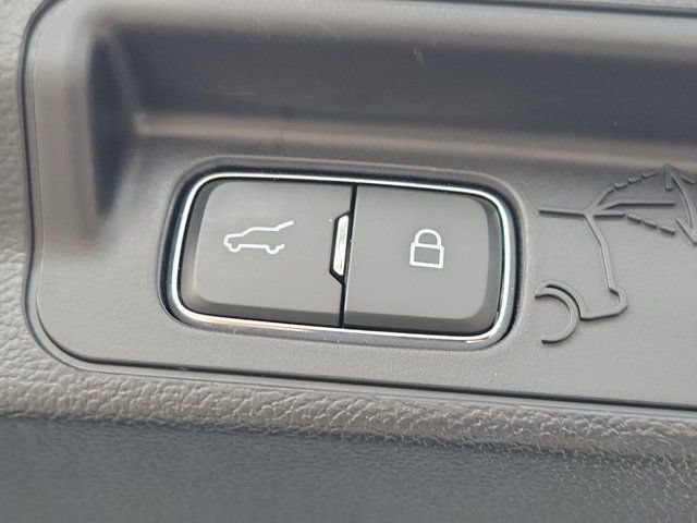 Certified 2022 Ford Explorer XLT w/ Equipment Group 202A AWD/4WD image 11