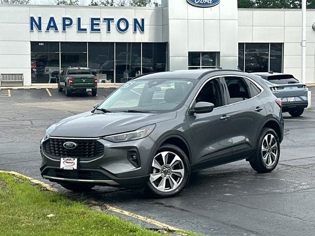 Certified 2025 Ford Escape Platinum AWD/4WD image 2
