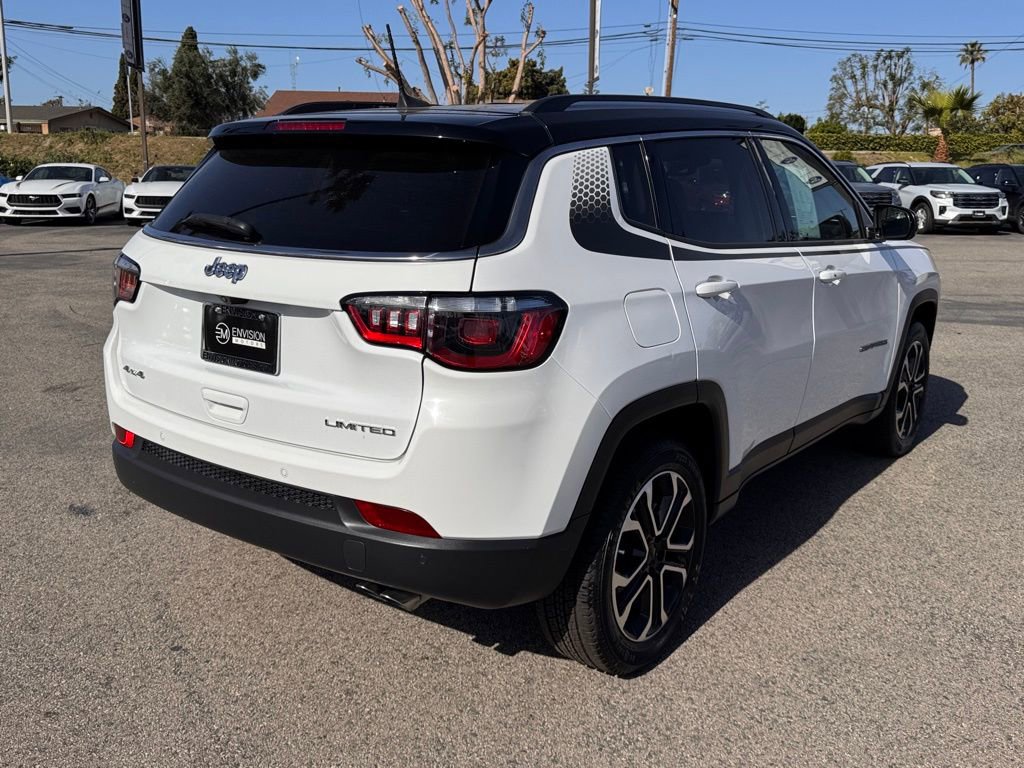 Used 2022 Jeep Compass Limited w/ Mopar Graphics Package image 12