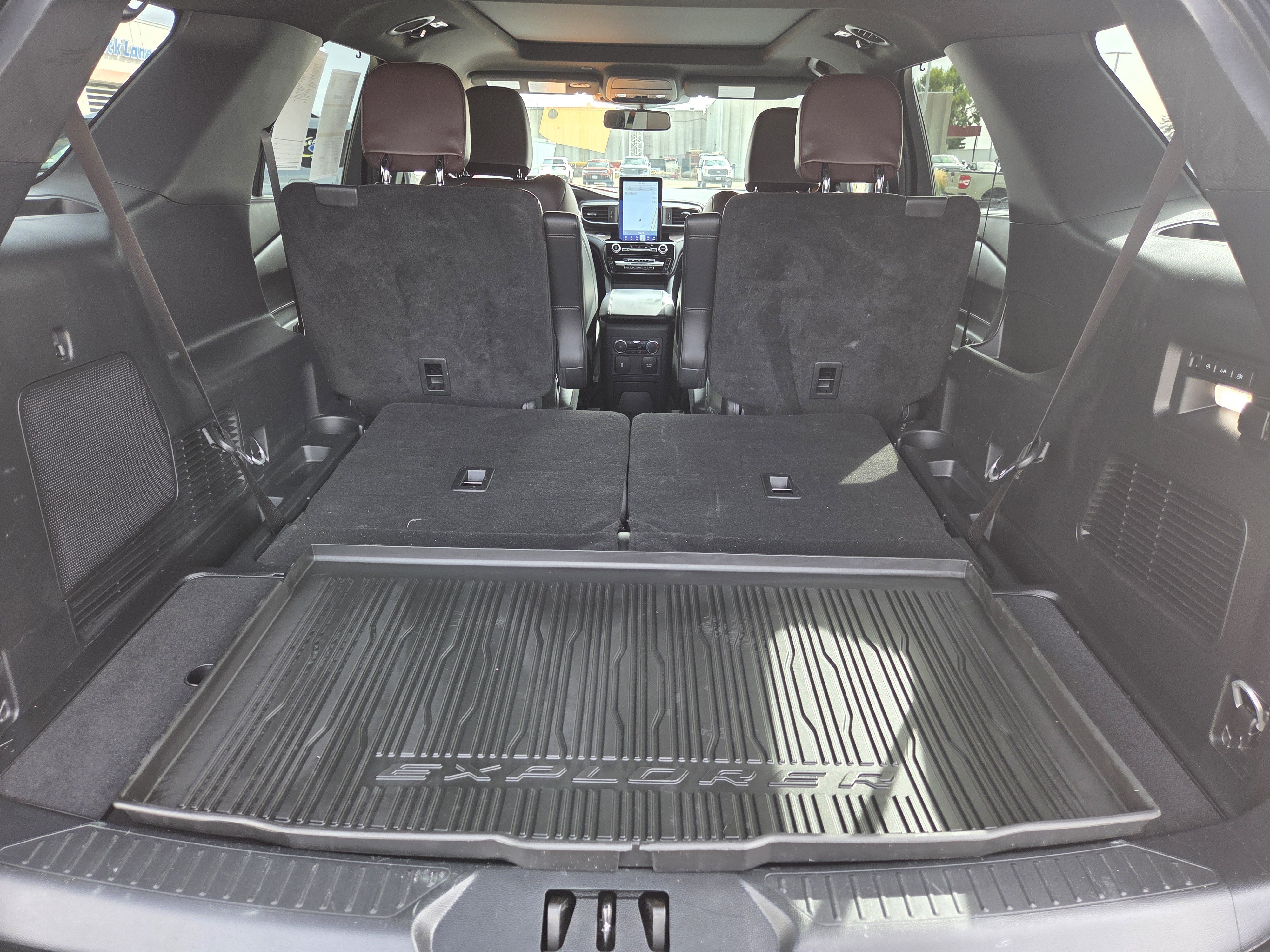 Certified 2023 Ford Explorer Platinum w/ Technology Package AWD/4WD image 13