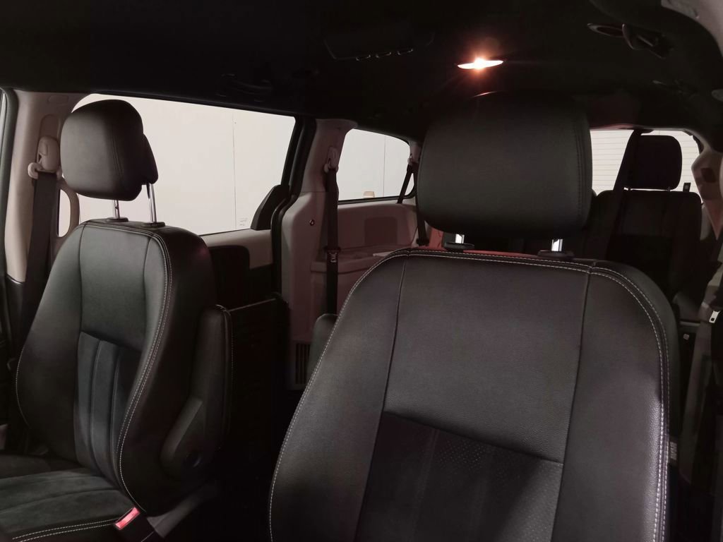 Used 2018 Dodge Grand Caravan SXT image 16