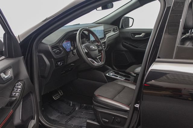 Certified 2023 Ford Escape ST-Line w/ Tech Pack #1 AWD/4WD image 16