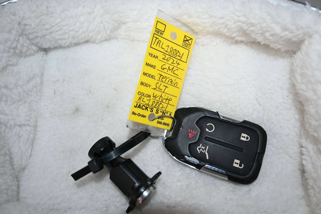 Used 2024 GMC Terrain SLT AWD/4WD image 22