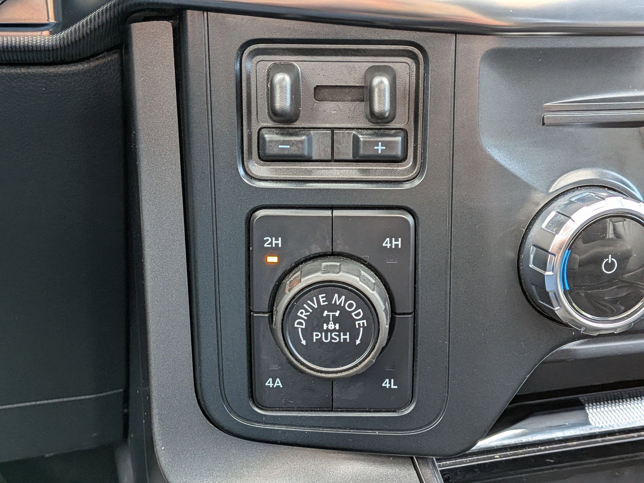 Certified 2025 Ford F150 Lariat w/ FX4 Off-Road Package AWD/4WD image 24