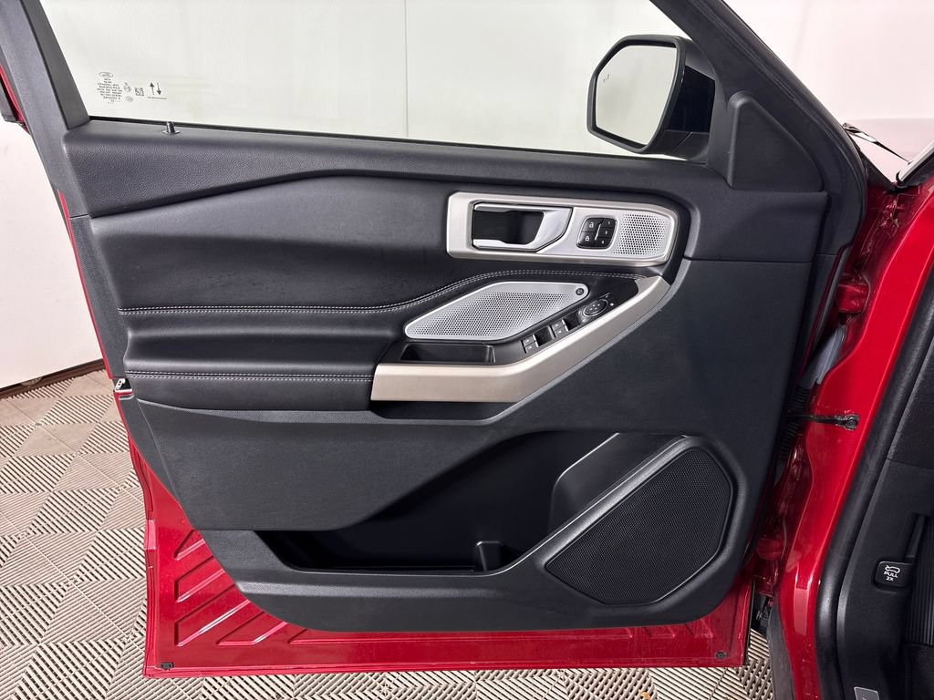 Certified 2023 Ford Explorer Limited w/ Limited Technology Package RWD image 17