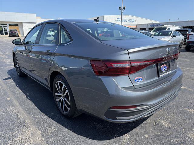 Used 2025 Volkswagen Jetta SE FWD image 7