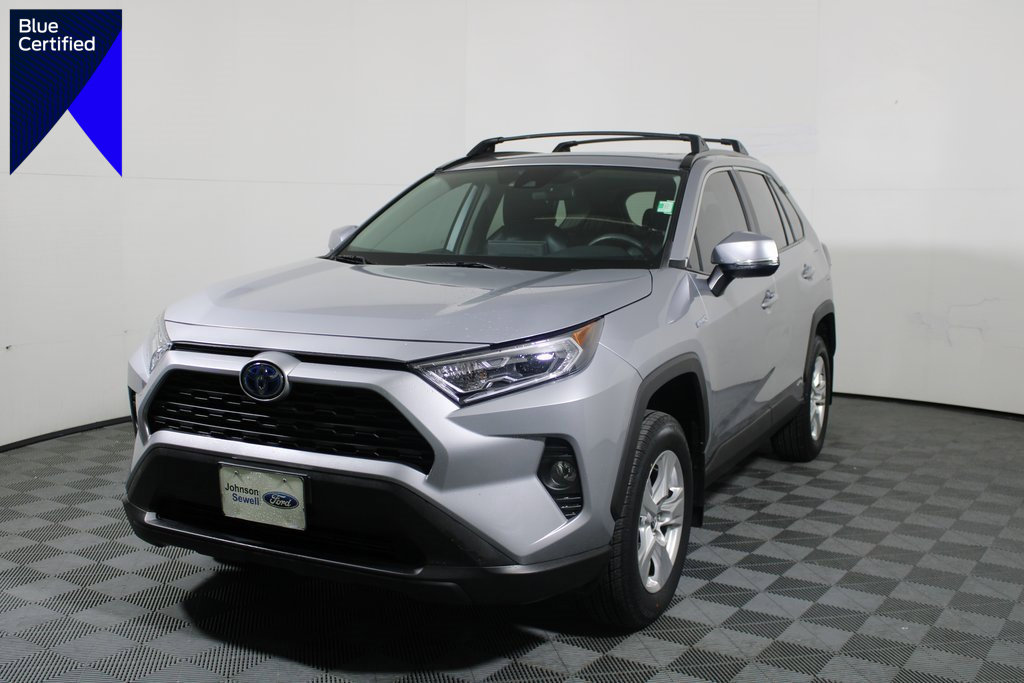 Used 2021 Toyota RAV4 XLE image 1