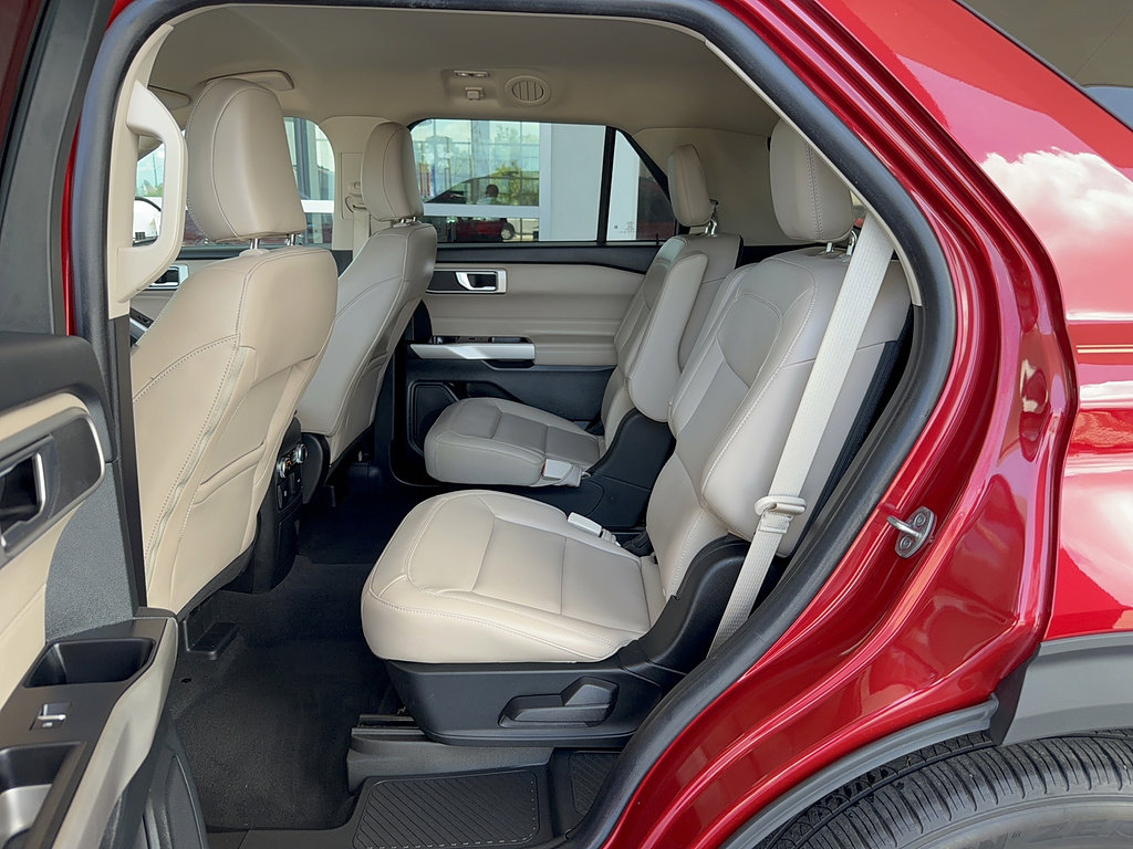 Certified 2023 Ford Explorer XLT w/ Equipment Group 202A RWD image 12