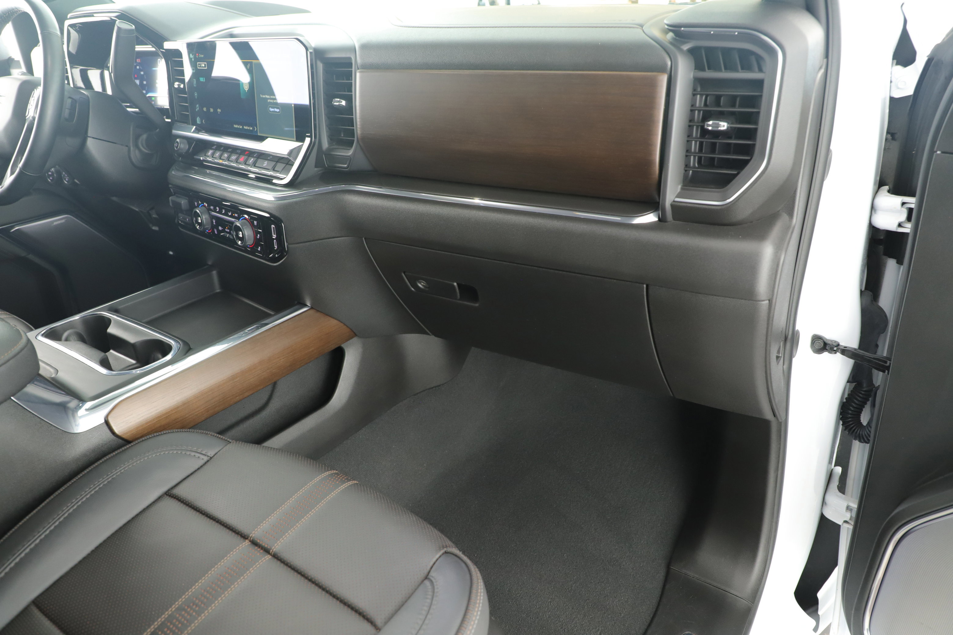 Used 2024 Chevrolet Silverado 3500 High Country w/ Technology Package image 23