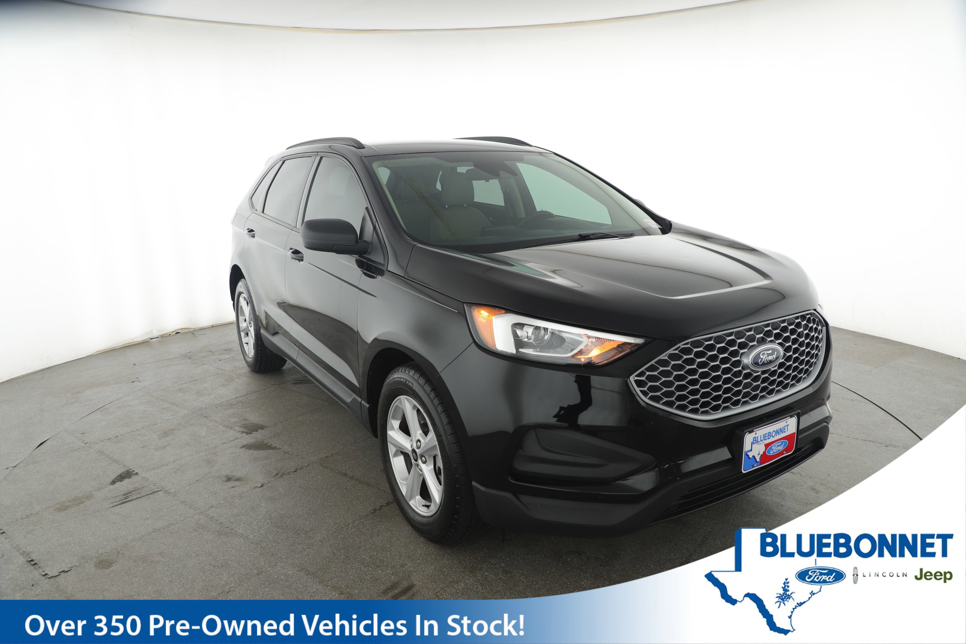 Certified 2024 Ford Edge SE image 2