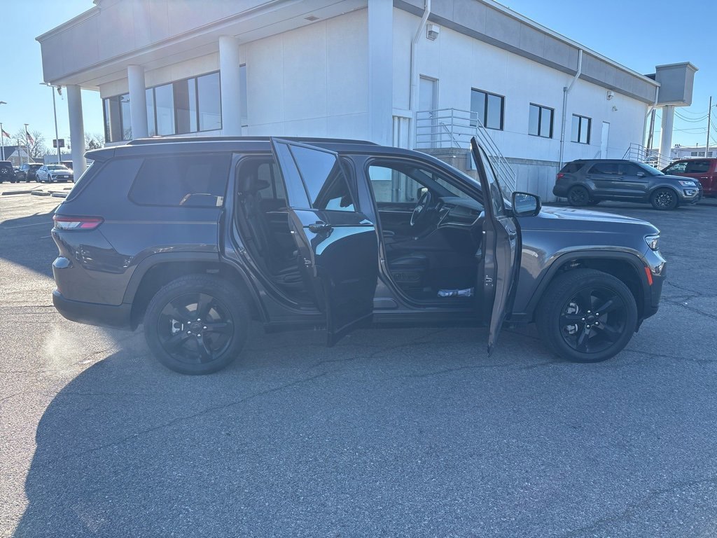 Used 2024 Jeep Grand Cherokee L Limited w/ Luxury Tech Group II image 8