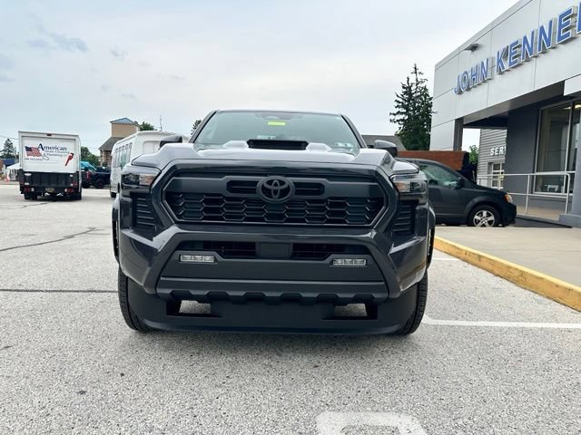 Used 2024 Toyota Tacoma TRD Sport AWD/4WD image 4