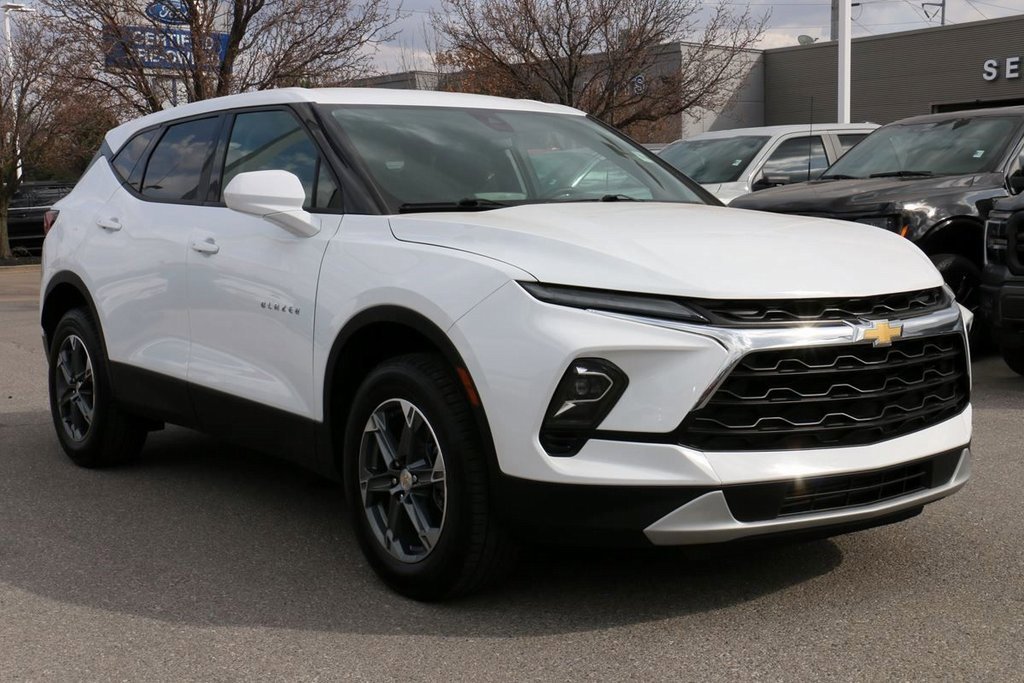 Used 2025 Chevrolet Blazer LT image 4