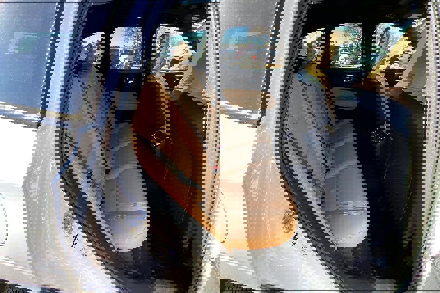 Used 2024 Volvo XC60 B5 Ultimate image 19