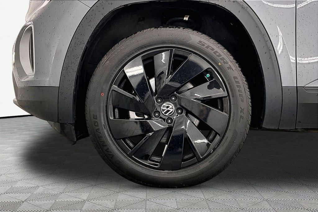 Used 2025 Volkswagen Atlas SE FWD image 9