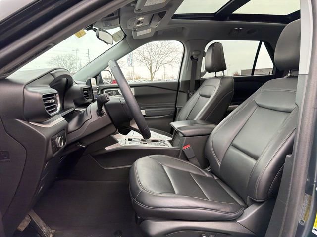 Certified 2023 Ford Explorer XLT w/ Equipment Group 202A image 28
